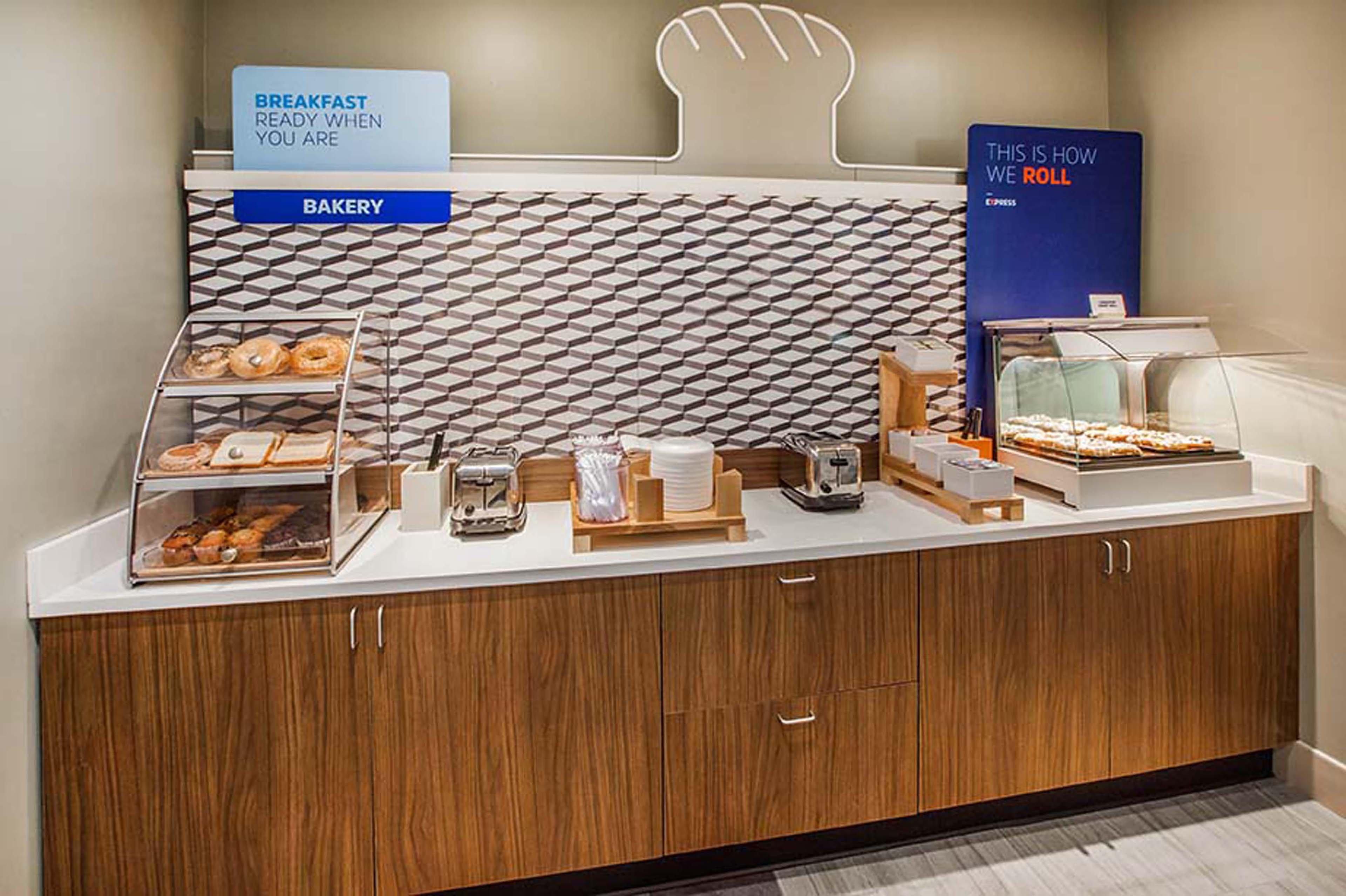 Holiday Inn Express Hotel & Suites Clute-Lake Jackson By Ihg Екстериор снимка