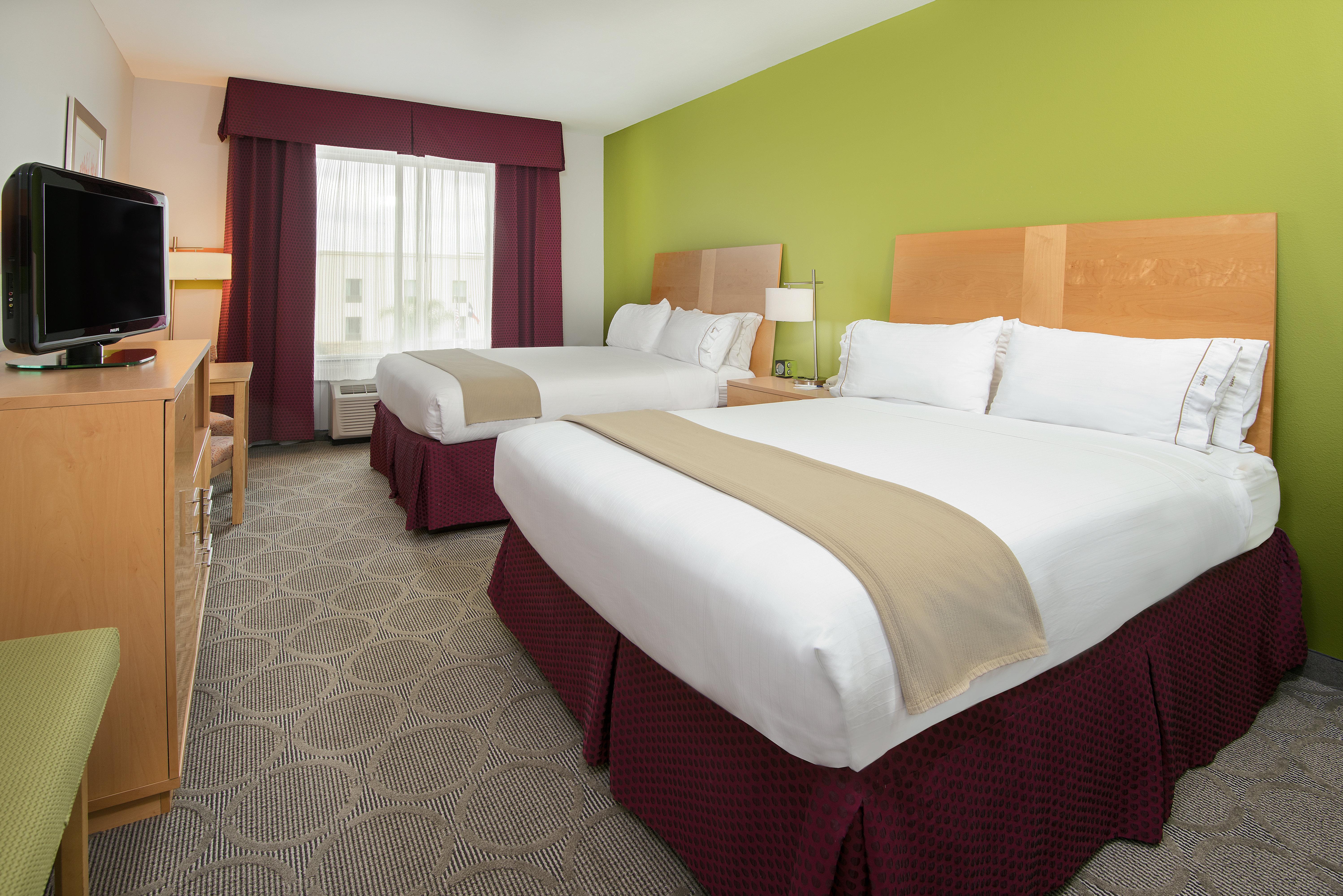 Holiday Inn Express Hotel & Suites Clute-Lake Jackson By Ihg Екстериор снимка