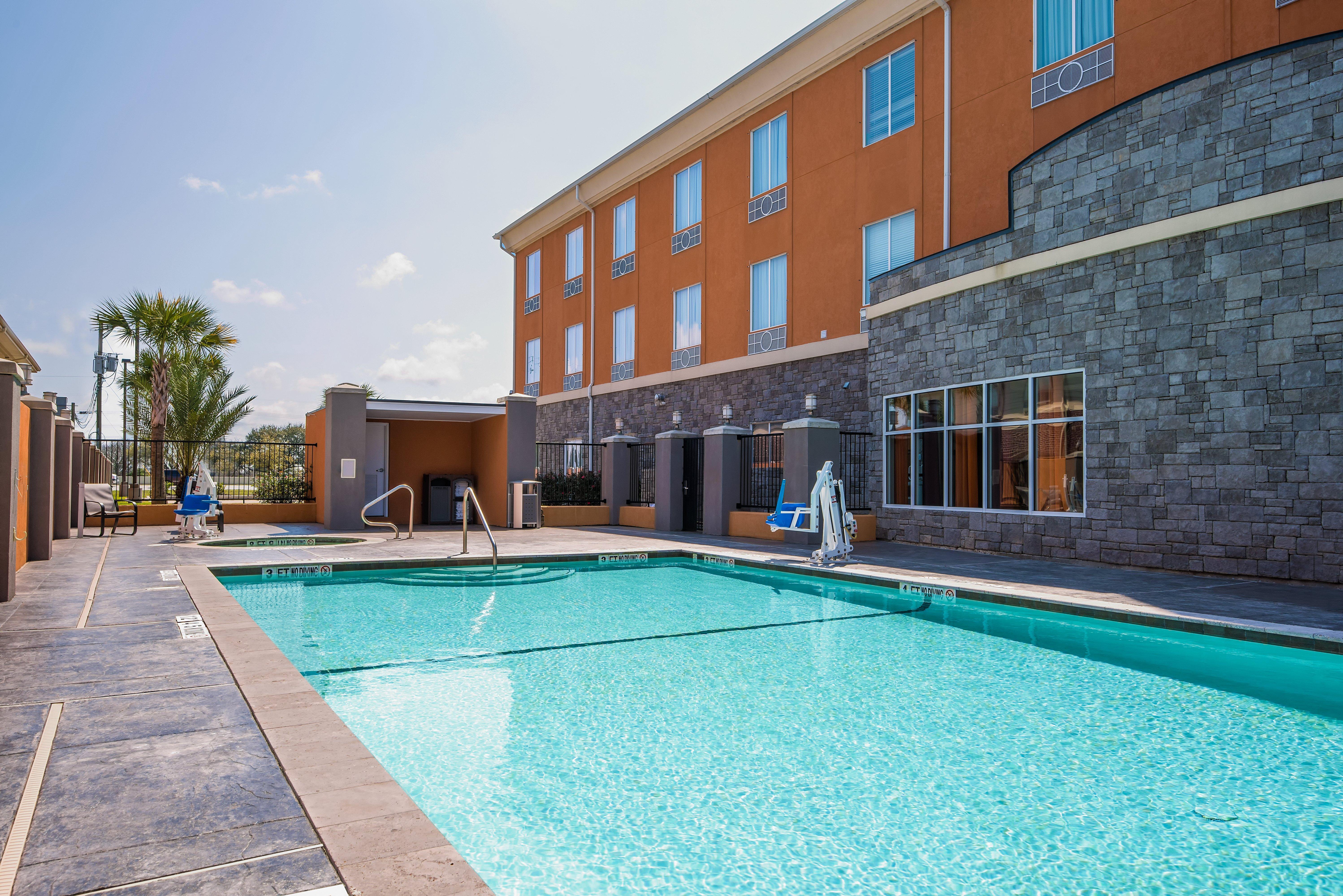 Holiday Inn Express Hotel & Suites Clute-Lake Jackson By Ihg Екстериор снимка