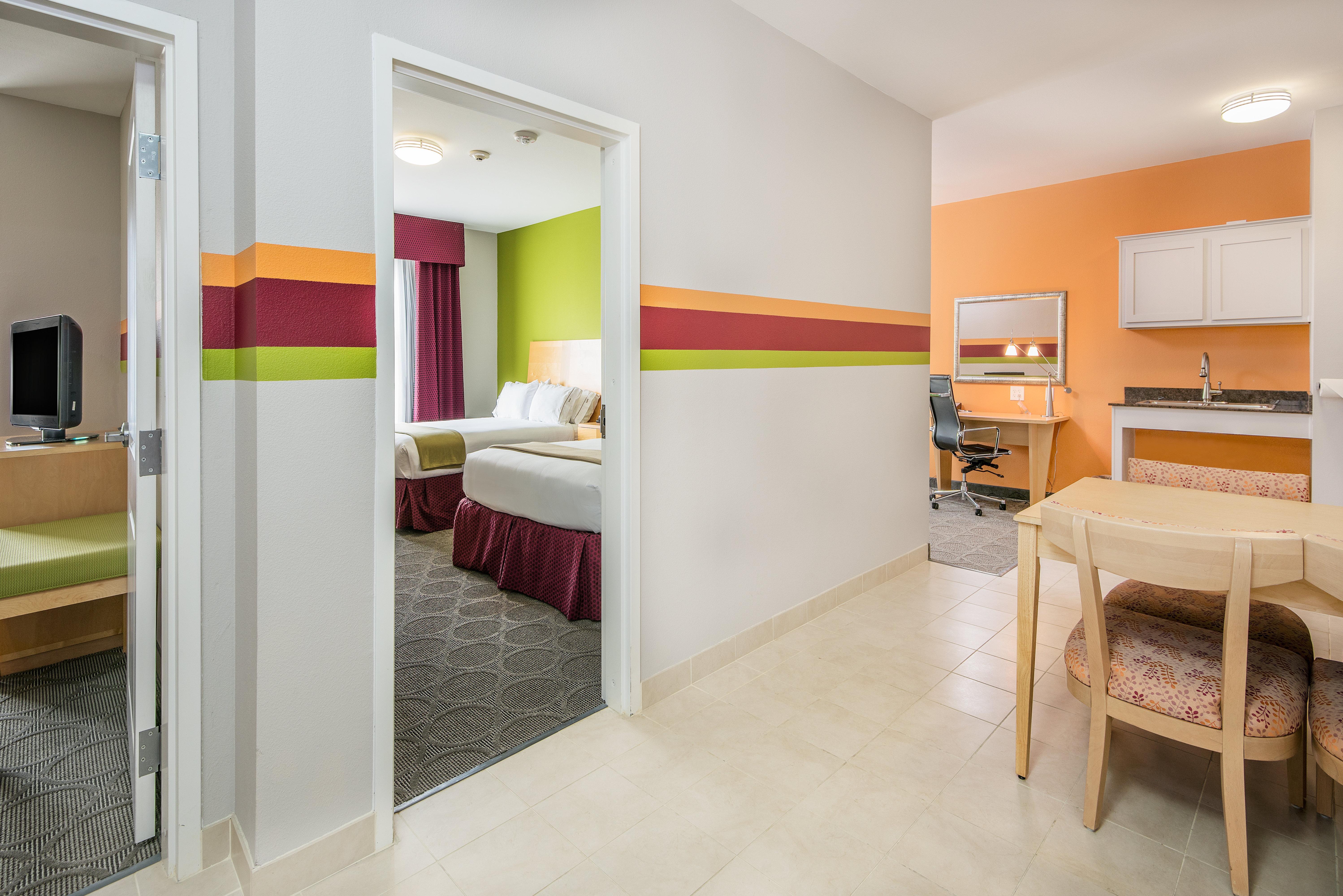 Holiday Inn Express Hotel & Suites Clute-Lake Jackson By Ihg Екстериор снимка