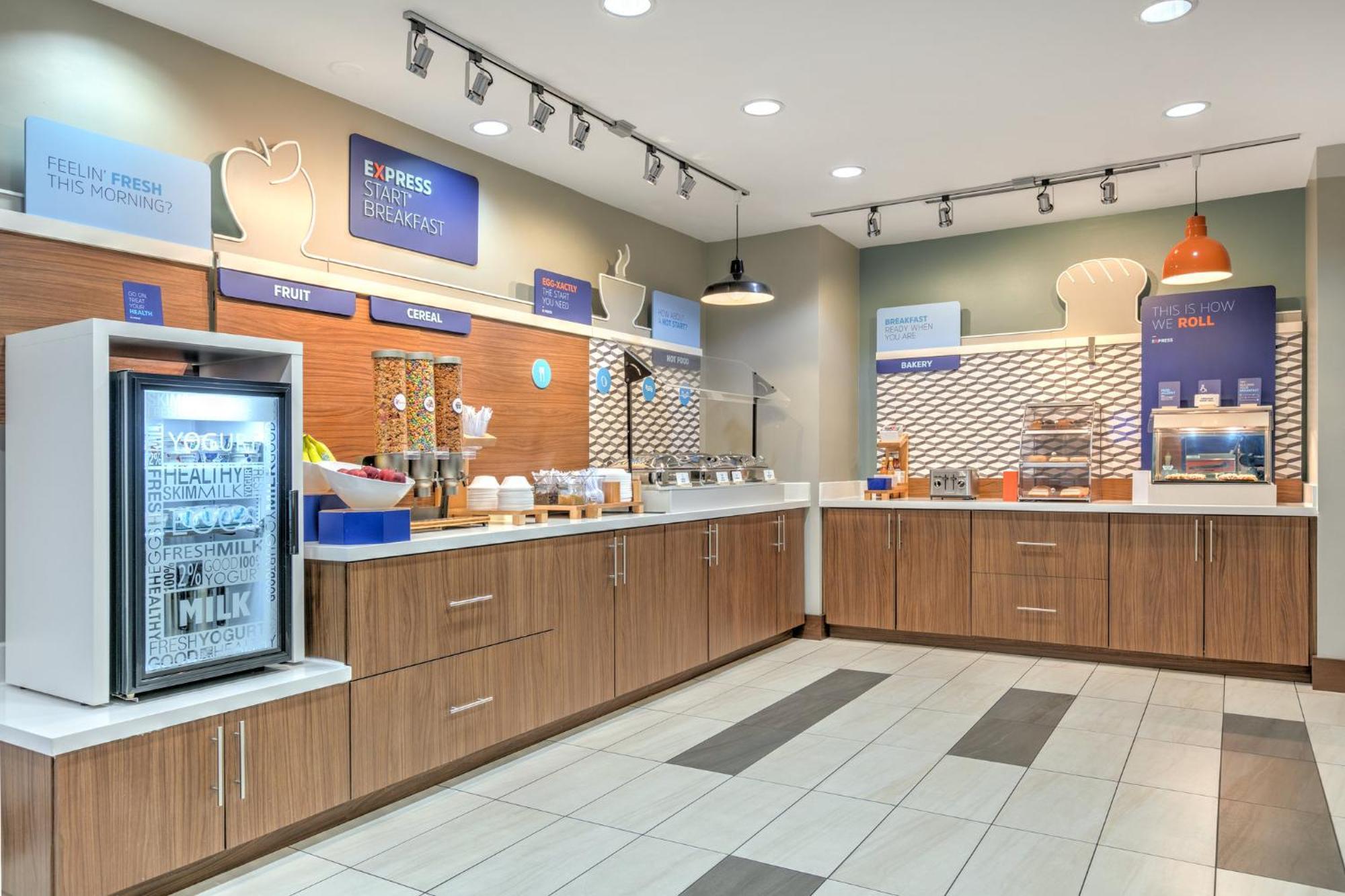 Holiday Inn Express Hotel & Suites Clute-Lake Jackson By Ihg Екстериор снимка