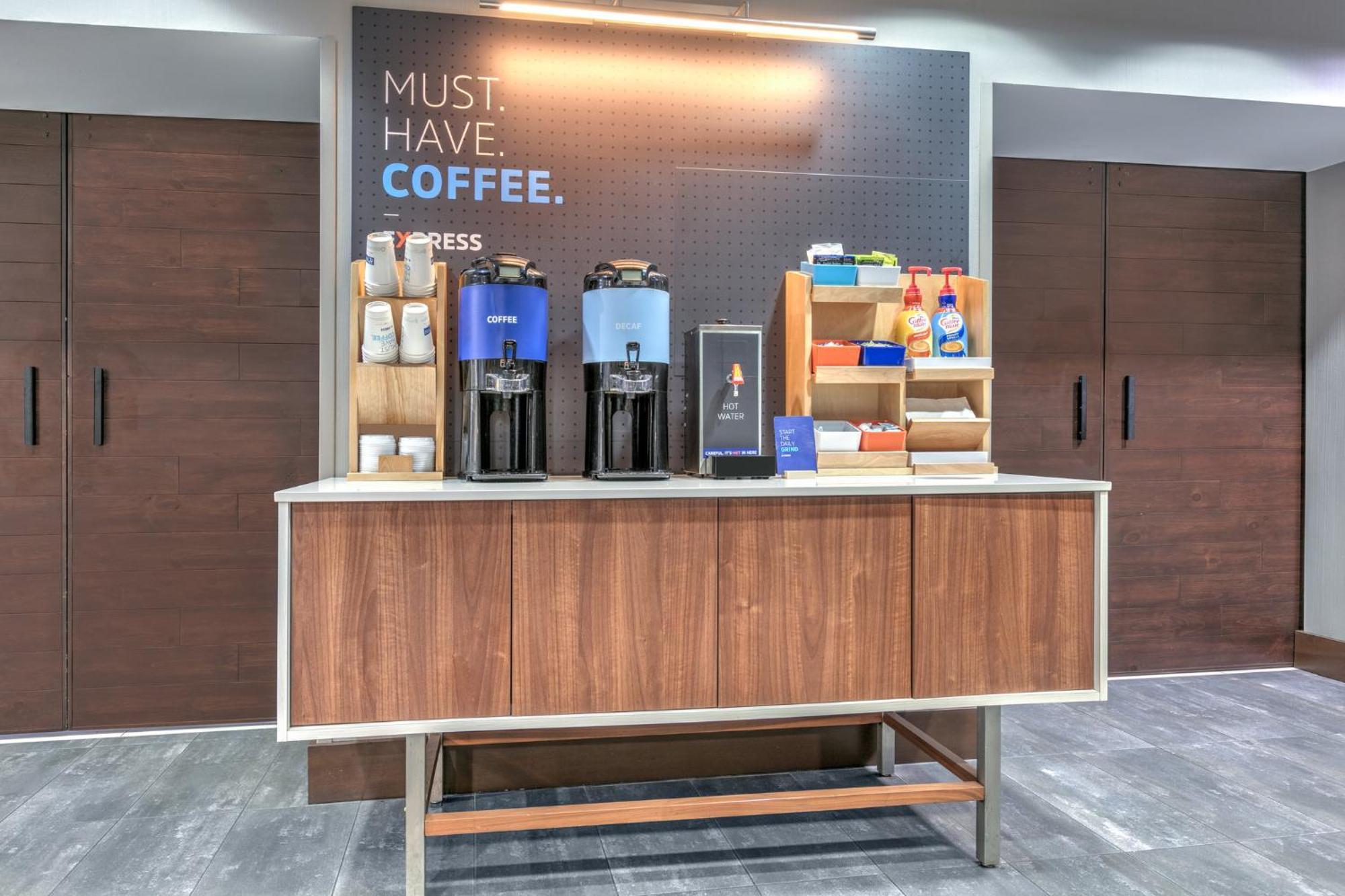 Holiday Inn Express Hotel & Suites Clute-Lake Jackson By Ihg Екстериор снимка