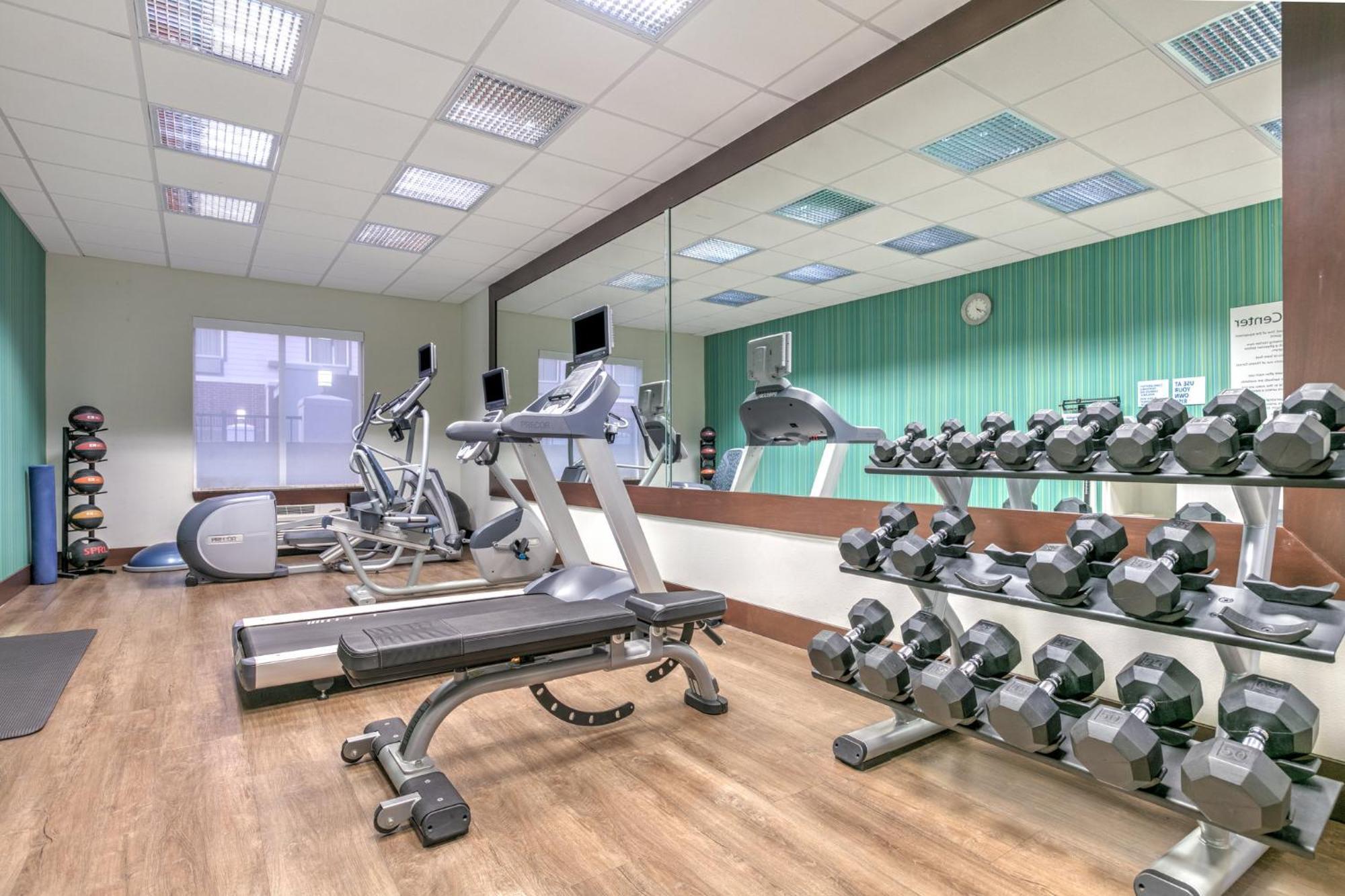 Holiday Inn Express Hotel & Suites Clute-Lake Jackson By Ihg Екстериор снимка
