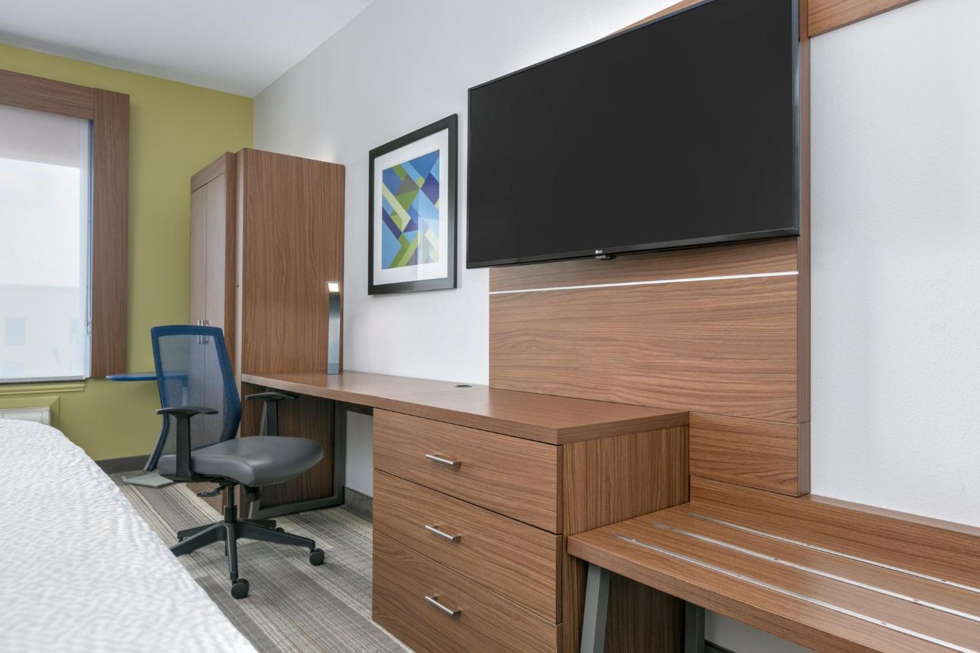 Holiday Inn Express Hotel & Suites Clute-Lake Jackson By Ihg Екстериор снимка