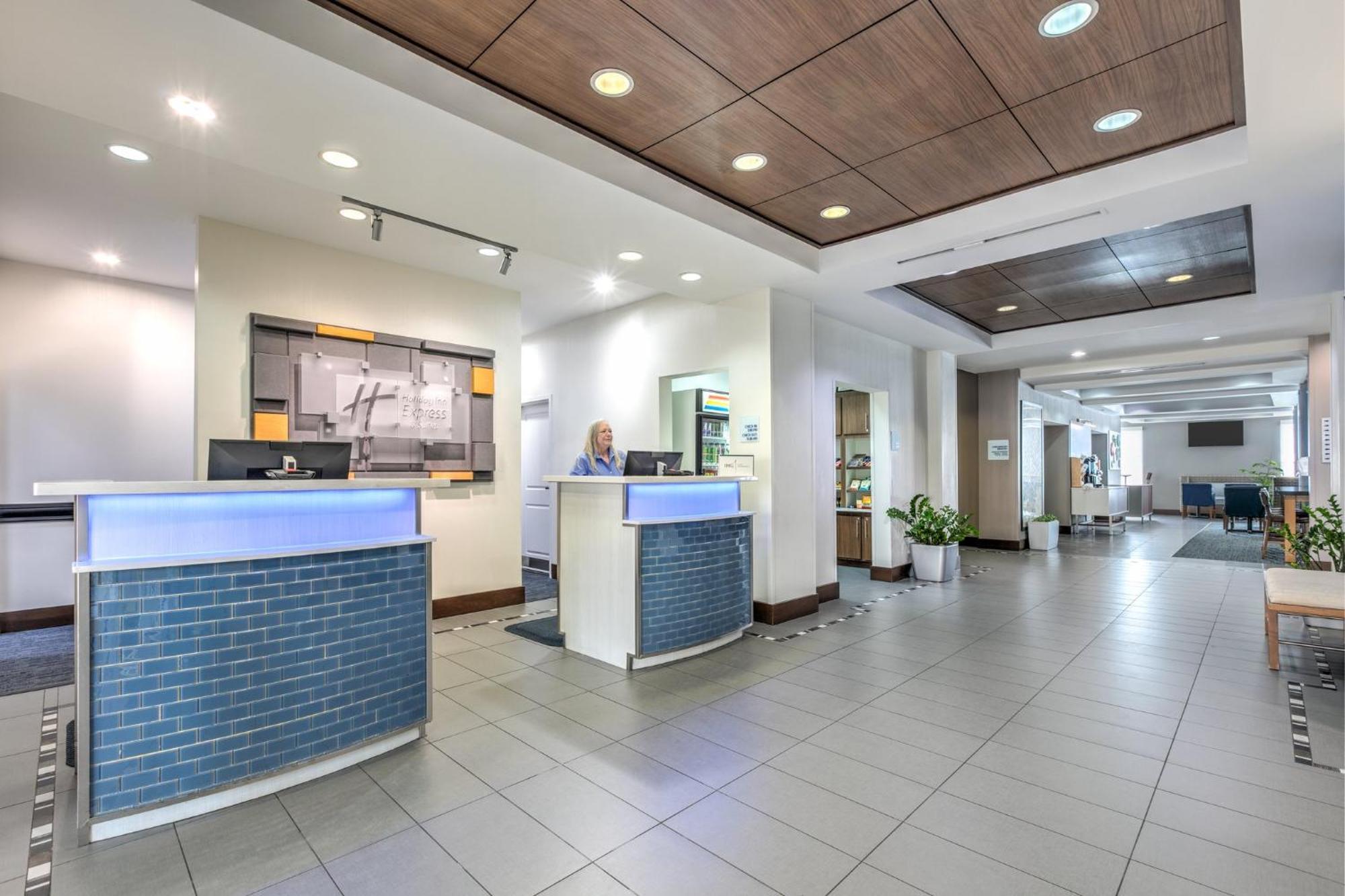 Holiday Inn Express Hotel & Suites Clute-Lake Jackson By Ihg Екстериор снимка
