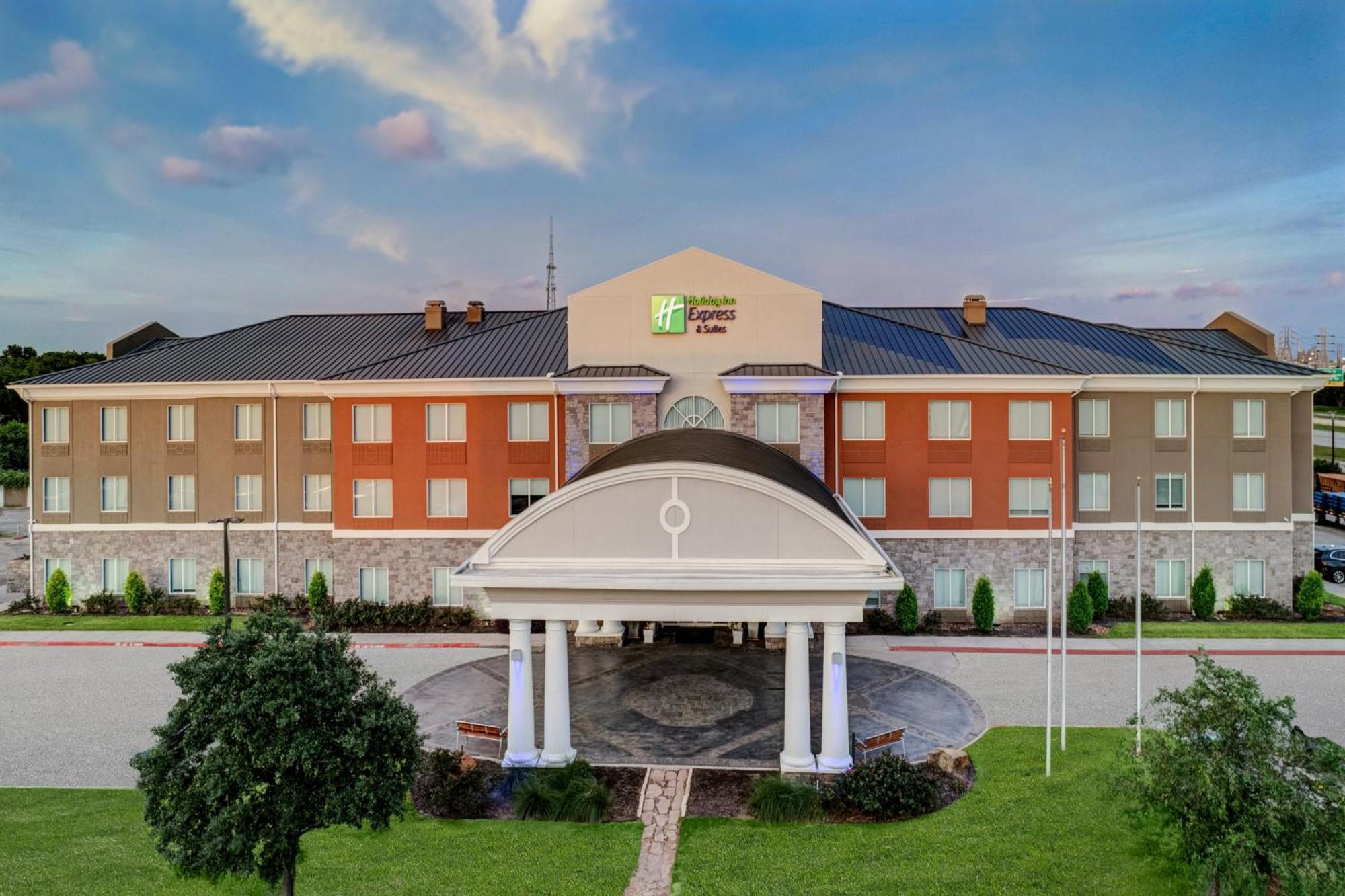 Holiday Inn Express Hotel & Suites Clute-Lake Jackson By Ihg Екстериор снимка