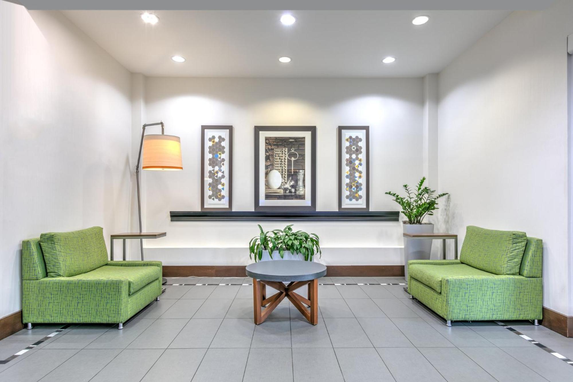 Holiday Inn Express Hotel & Suites Clute-Lake Jackson By Ihg Екстериор снимка
