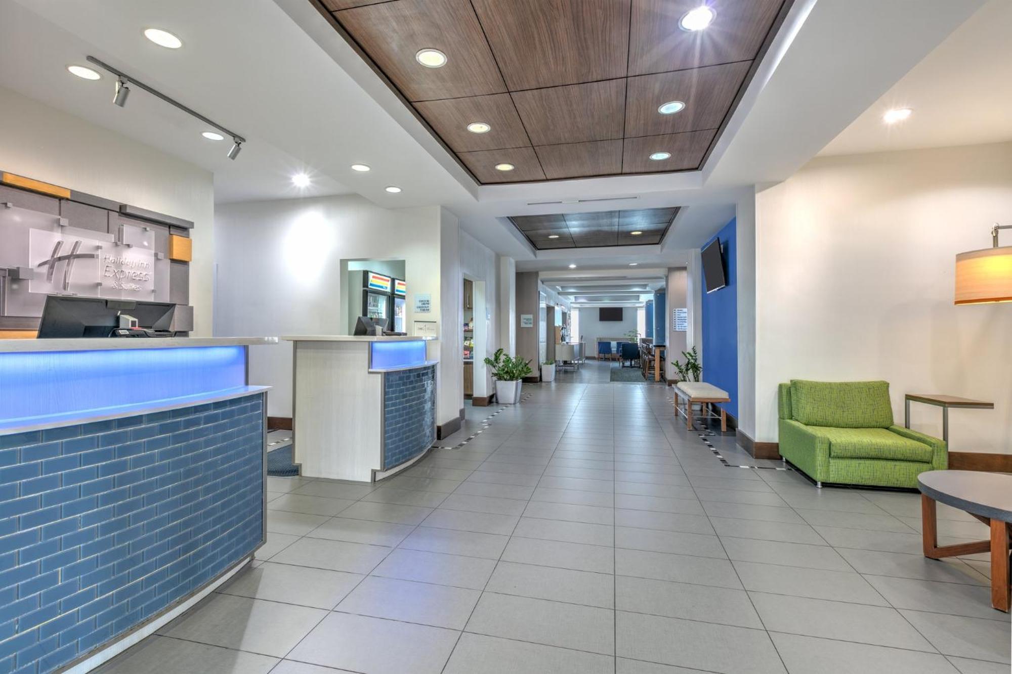 Holiday Inn Express Hotel & Suites Clute-Lake Jackson By Ihg Екстериор снимка