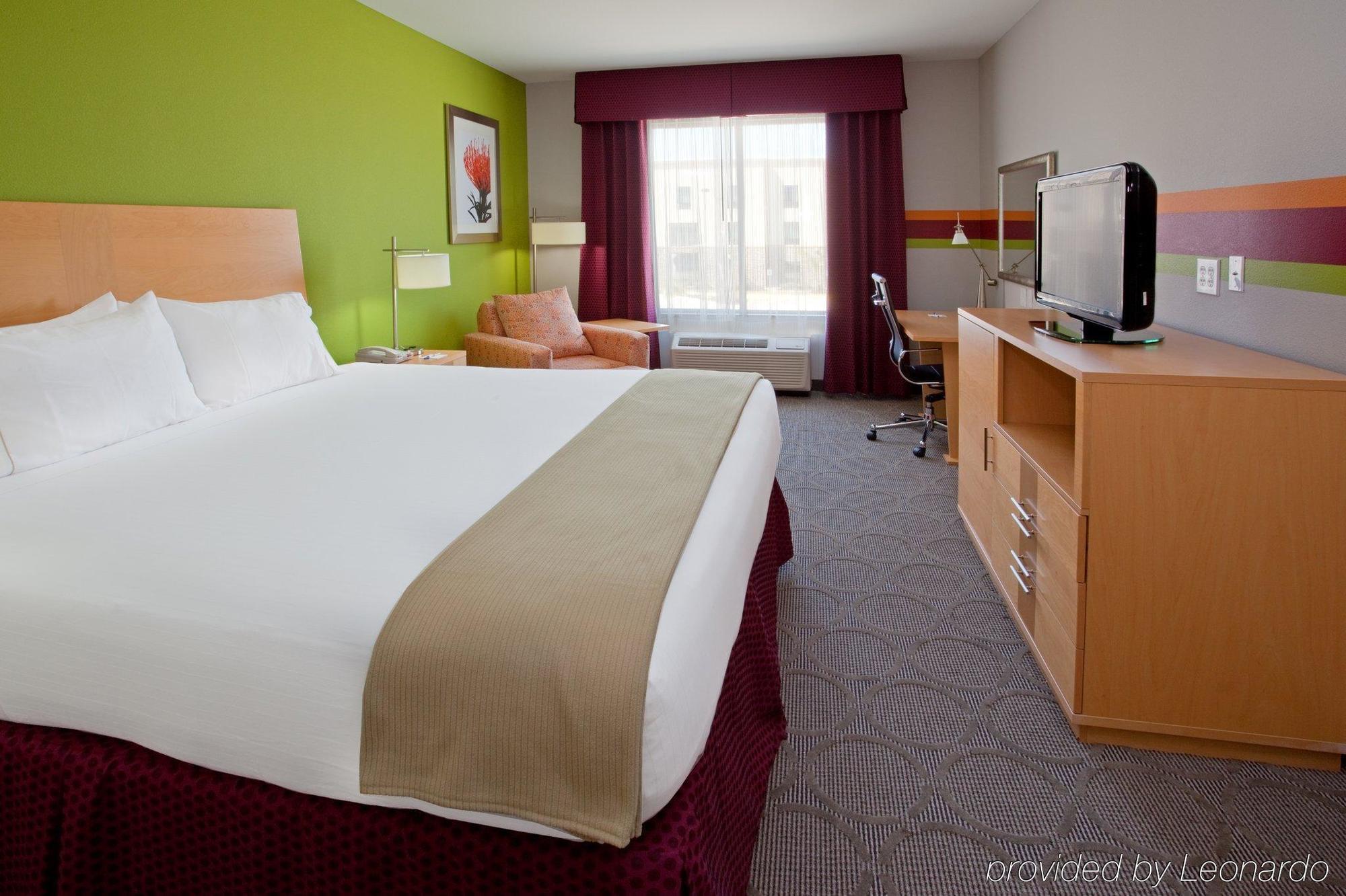 Holiday Inn Express Hotel & Suites Clute-Lake Jackson By Ihg Стая снимка