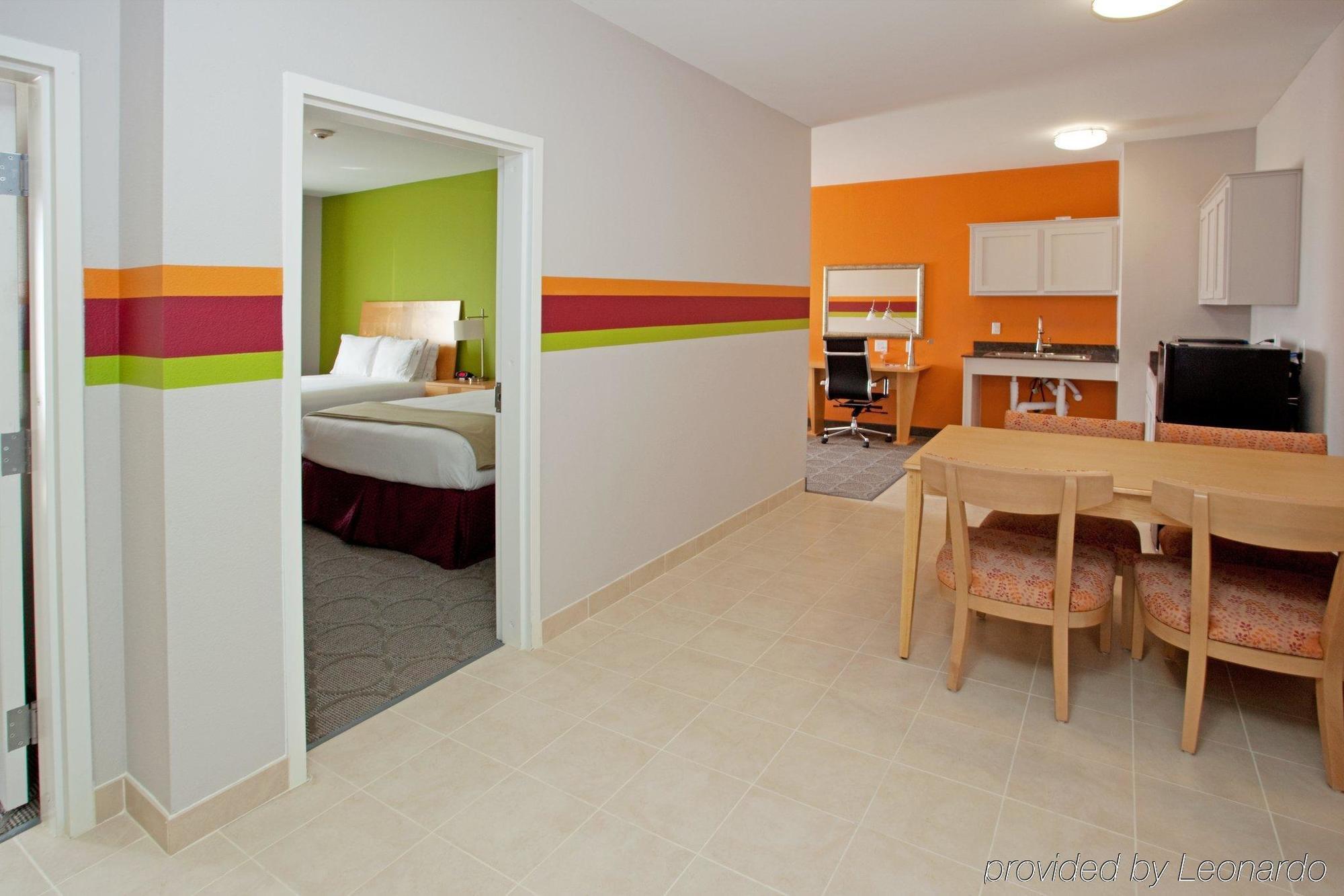 Holiday Inn Express Hotel & Suites Clute-Lake Jackson By Ihg Стая снимка