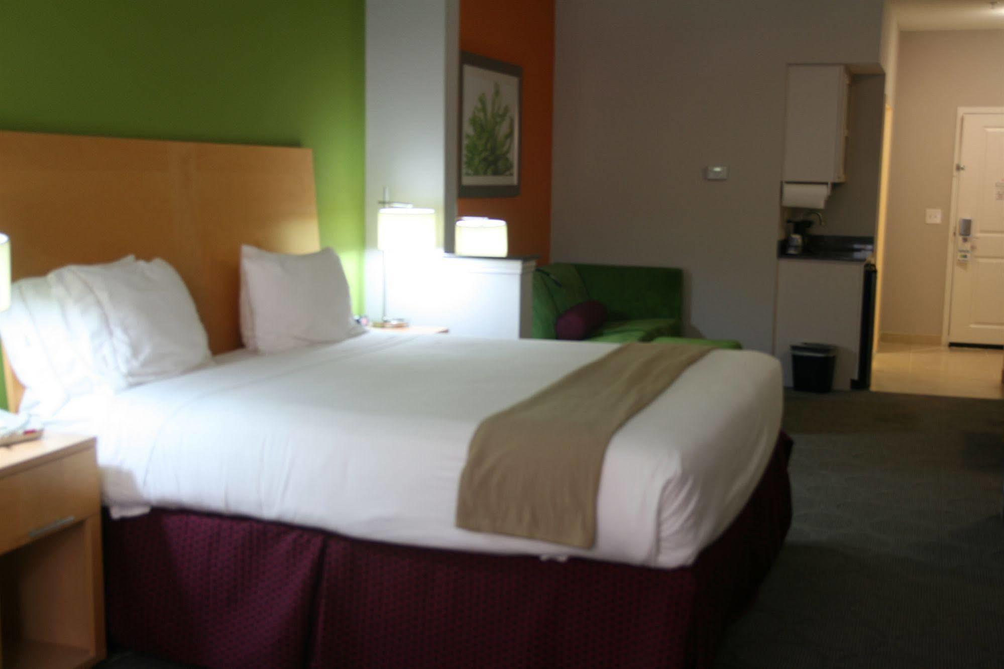 Holiday Inn Express Hotel & Suites Clute-Lake Jackson By Ihg Екстериор снимка
