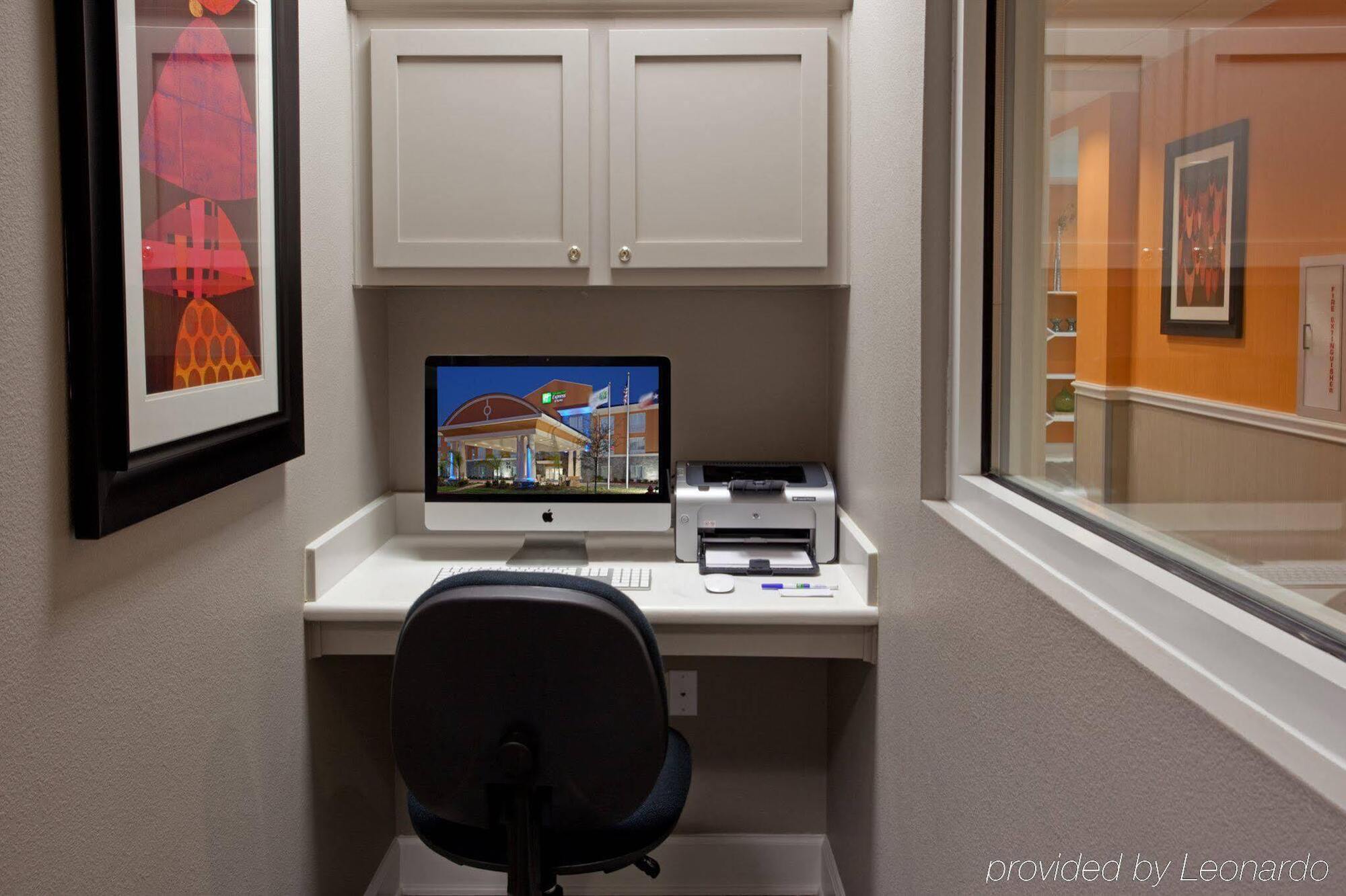 Holiday Inn Express Hotel & Suites Clute-Lake Jackson By Ihg Екстериор снимка